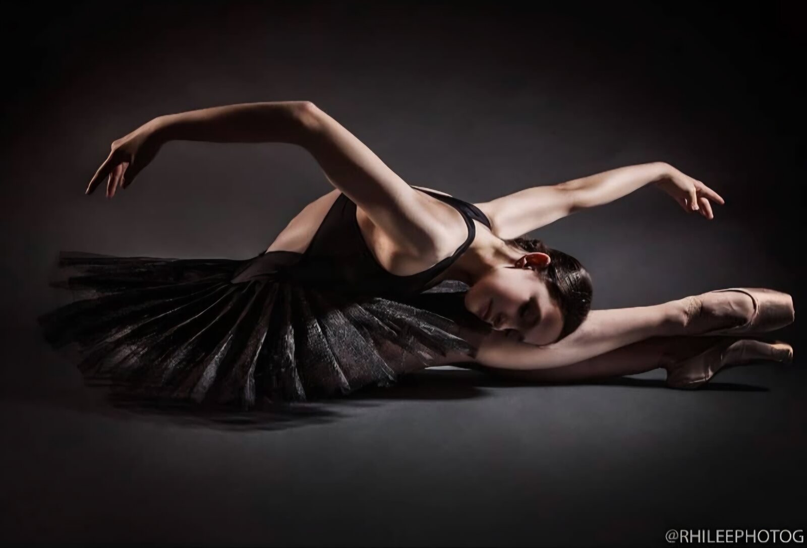Lauren Fiddes, 2017 recipient, in a black tutu on pointe